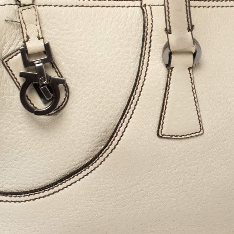 مملوكة مسبقًا Salvatore Ferragamo Cream Leather Gancio Zip Satchel