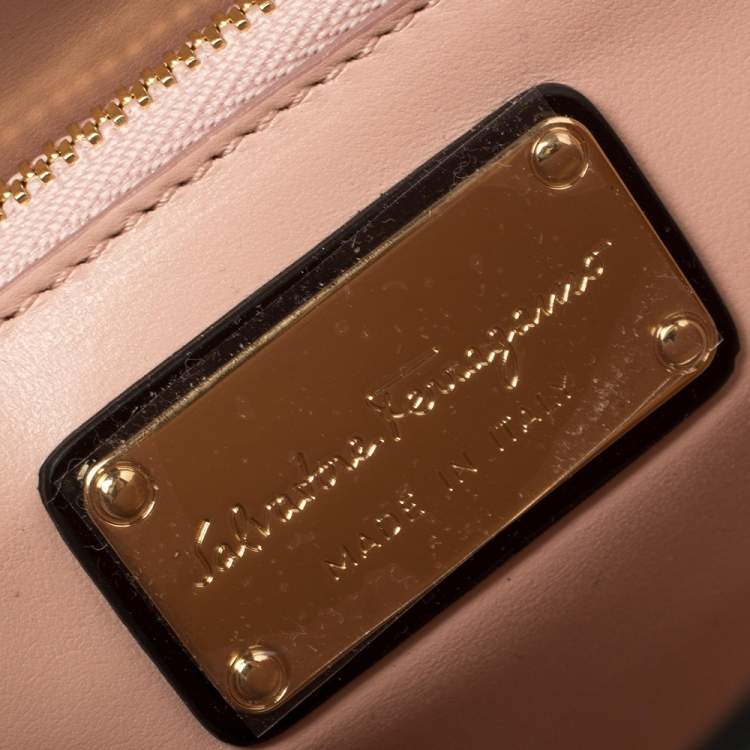 Pre Owned Salvatore Ferragamo Black Patent Leather Vara Shoulder Bag