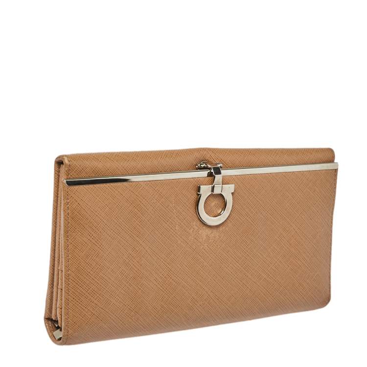Pre Owned Salvatore Ferragamo Beige Leather Gancini Icona Continental Wallet
