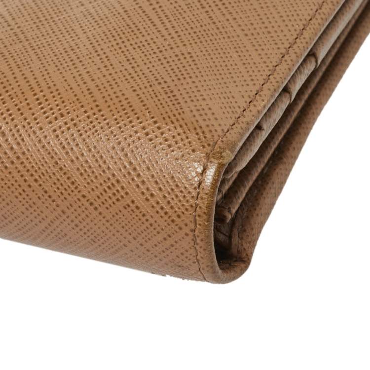 Pre Owned Salvatore Ferragamo Beige Leather Gancini Icona Continental Wallet
