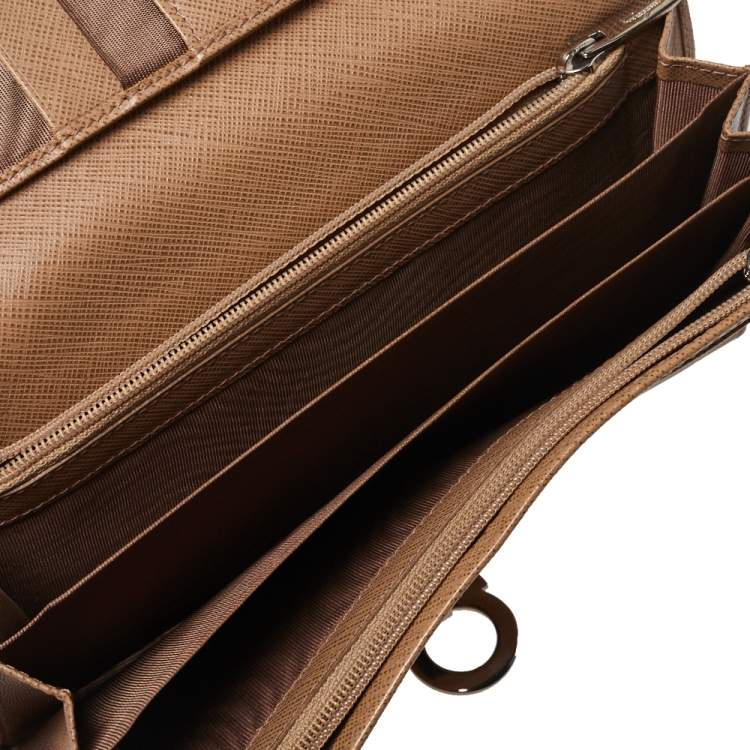 Pre Owned Salvatore Ferragamo Beige Leather Gancini Icona Continental Wallet