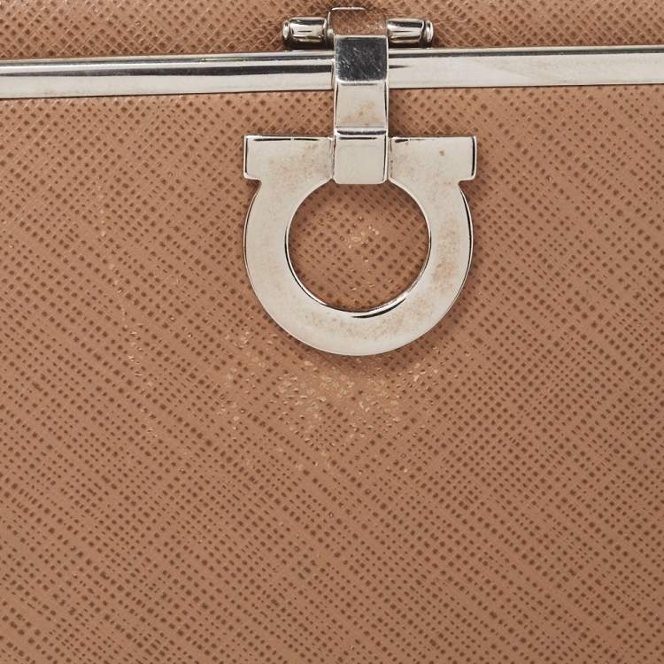 Pre Owned Salvatore Ferragamo Beige Leather Gancini Icona Continental Wallet