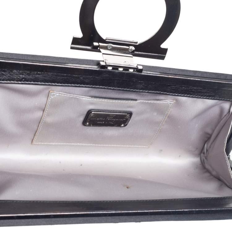 مملوكة مسبقًا Salvatore Ferragamo Black Satin Musa Gancini Clutch