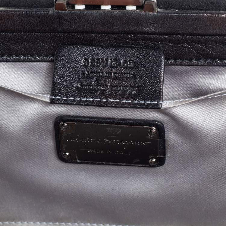 مملوكة مسبقًا Salvatore Ferragamo Black Satin Musa Gancini Clutch