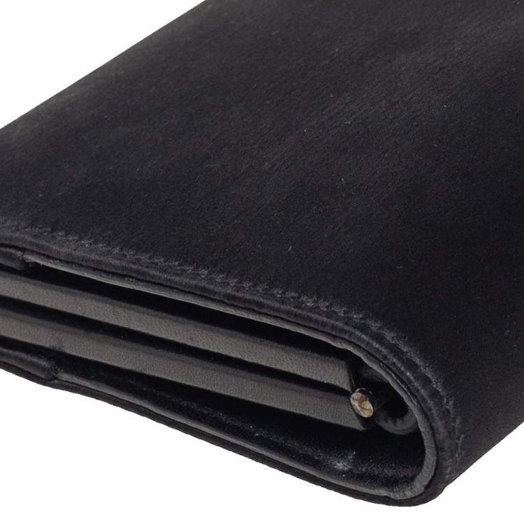 مملوكة مسبقًا Salvatore Ferragamo Black Satin Musa Gancini Clutch