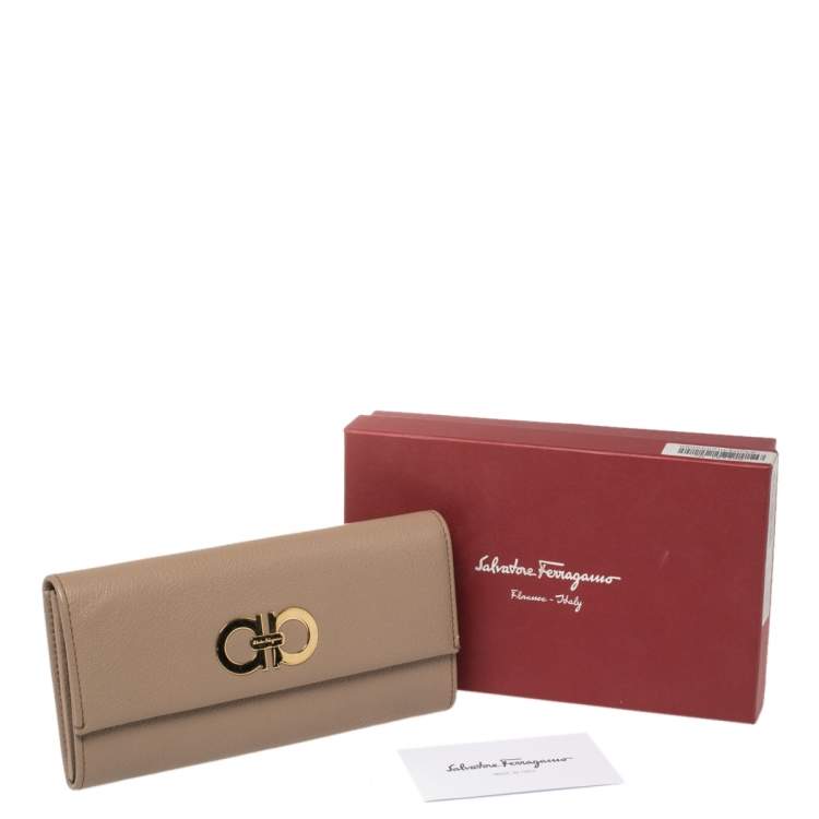 Pre Owned Salvatore Ferragamo Beige Leather Continental Wallet