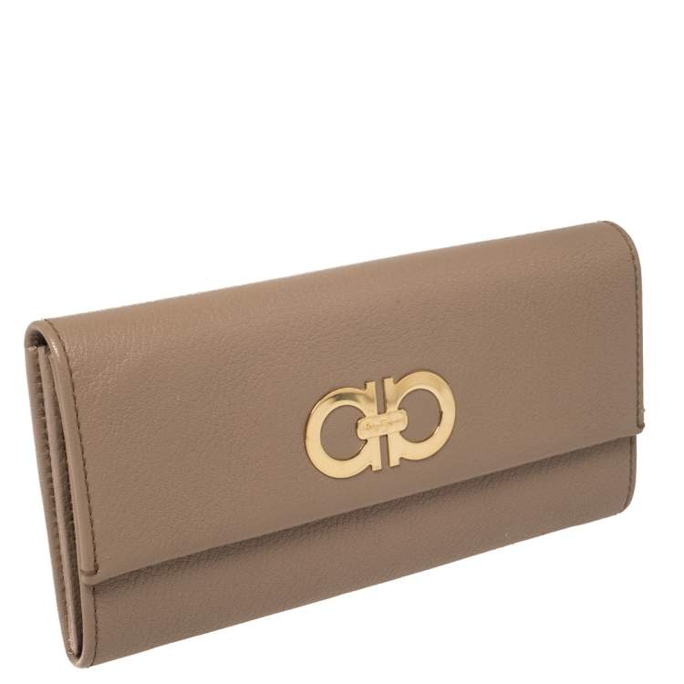 Pre Owned Salvatore Ferragamo Beige Leather Continental Wallet