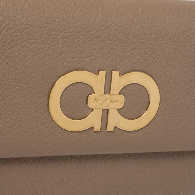Pre Owned Salvatore Ferragamo Beige Leather Continental Wallet