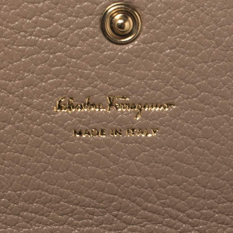Pre Owned Salvatore Ferragamo Beige Leather Continental Wallet