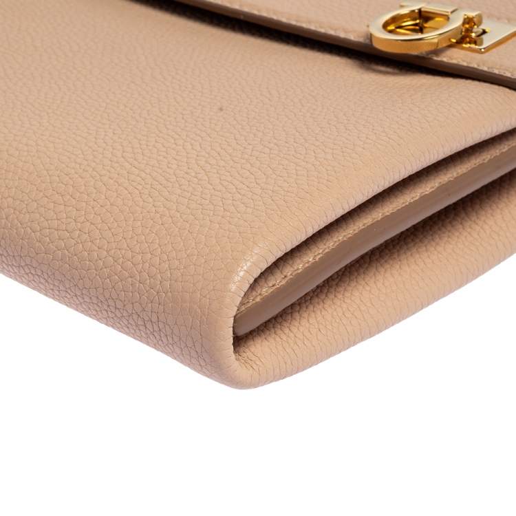 Pre Owned Salvatore Ferragamo Beige Leather Shoulder Bag