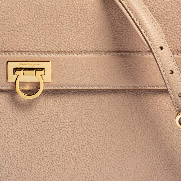 Pre Owned Salvatore Ferragamo Beige Leather Shoulder Bag