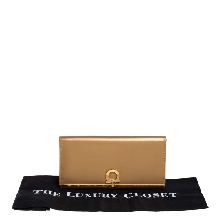 مملوكة مسبقًا Salvatore Ferragamo Gold Leather Gancini Icona Continental Wallet