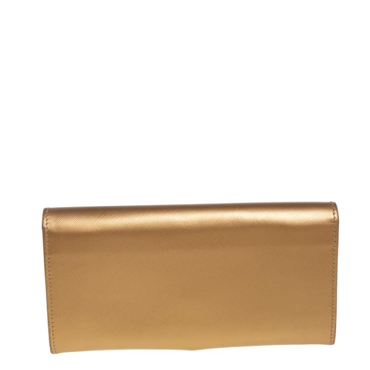 مملوكة مسبقًا Salvatore Ferragamo Gold Leather Gancini Icona Continental Wallet