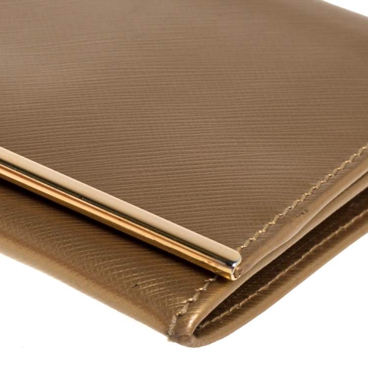 مملوكة مسبقًا Salvatore Ferragamo Gold Leather Gancini Icona Continental Wallet