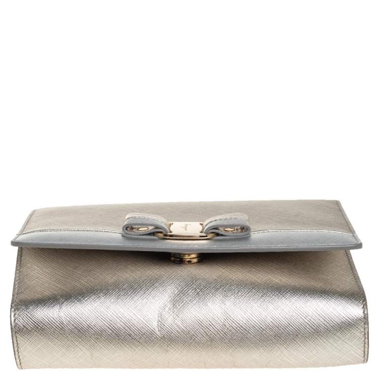 Pre Owned Salvatore Ferragamo Silver/Gold Leather Vara Bow Chain Shoulder Bag