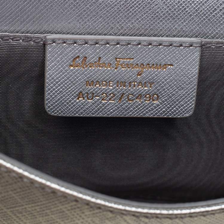 Pre Owned Salvatore Ferragamo Silver/Gold Leather Vara Bow Chain Shoulder Bag