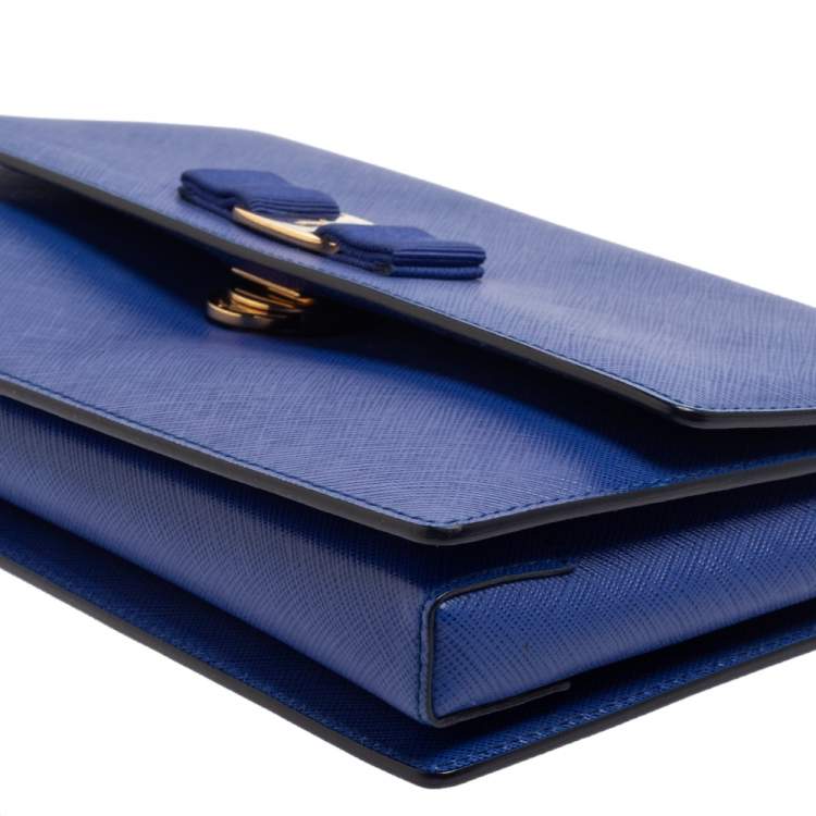مملوكة مسبقًا Salvatore Ferragamo Blue Leather Vara Bow Chain Shoulder Bag