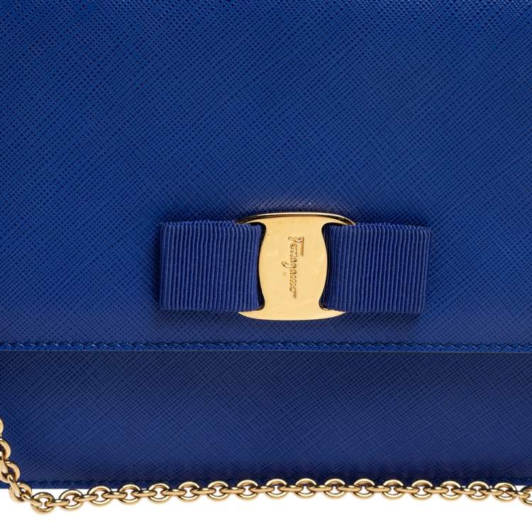 مملوكة مسبقًا Salvatore Ferragamo Blue Leather Vara Bow Chain Shoulder Bag