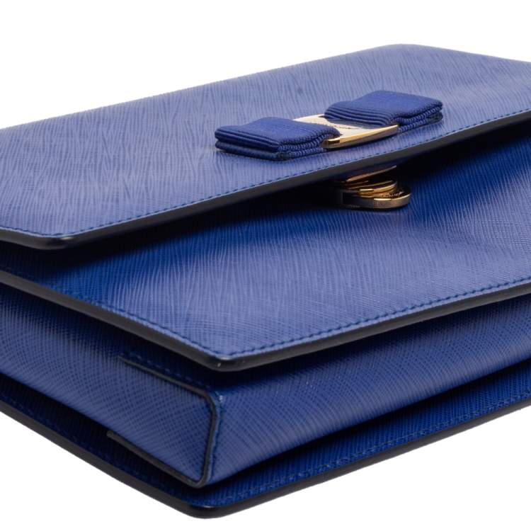 مملوكة مسبقًا Salvatore Ferragamo Blue Leather Vara Bow Chain Shoulder Bag