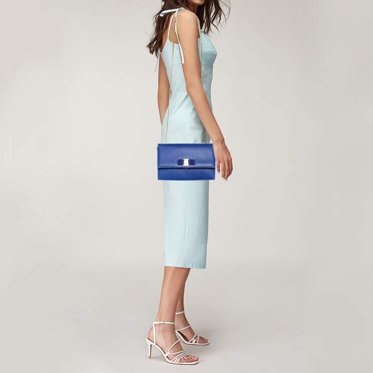 مملوكة مسبقًا Salvatore Ferragamo Blue Leather Vara Bow Chain Shoulder Bag