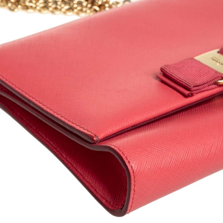 Pre Owned Salvatore Ferragamo Peach Leather Vara Bow Chain Clutch