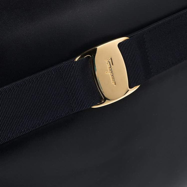مملوكة مسبقًا Salvatore Ferragamo Navy Blue Leather Vara Bow Flap Shoulder Bag