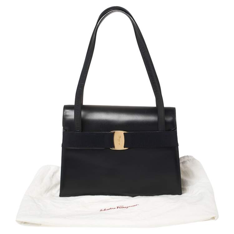 مملوكة مسبقًا Salvatore Ferragamo Navy Blue Leather Vara Bow Flap Shoulder Bag