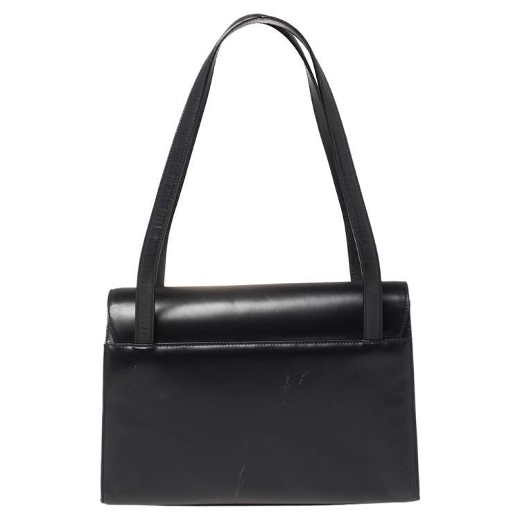 مملوكة مسبقًا Salvatore Ferragamo Navy Blue Leather Vara Bow Flap Shoulder Bag