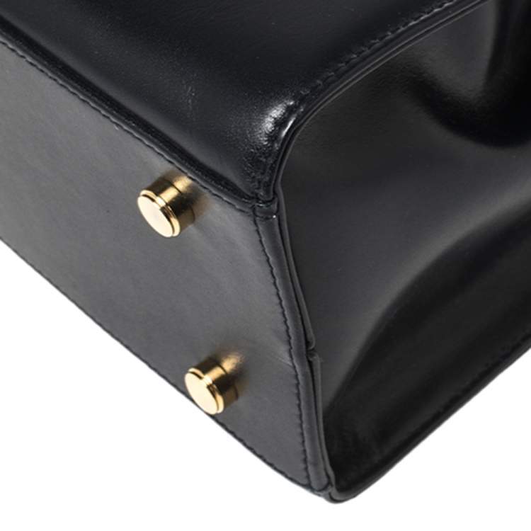 مملوكة مسبقًا Salvatore Ferragamo Navy Blue Leather Vara Bow Flap Shoulder Bag