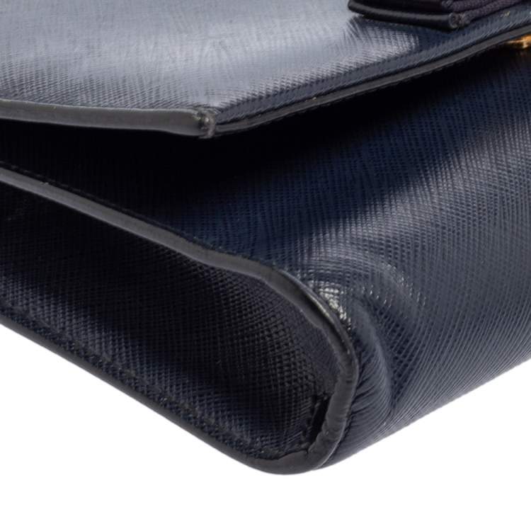 Pre Owned Salvatore Ferragamo Blue Saffiano Leather Vara Bow Chain Clutch