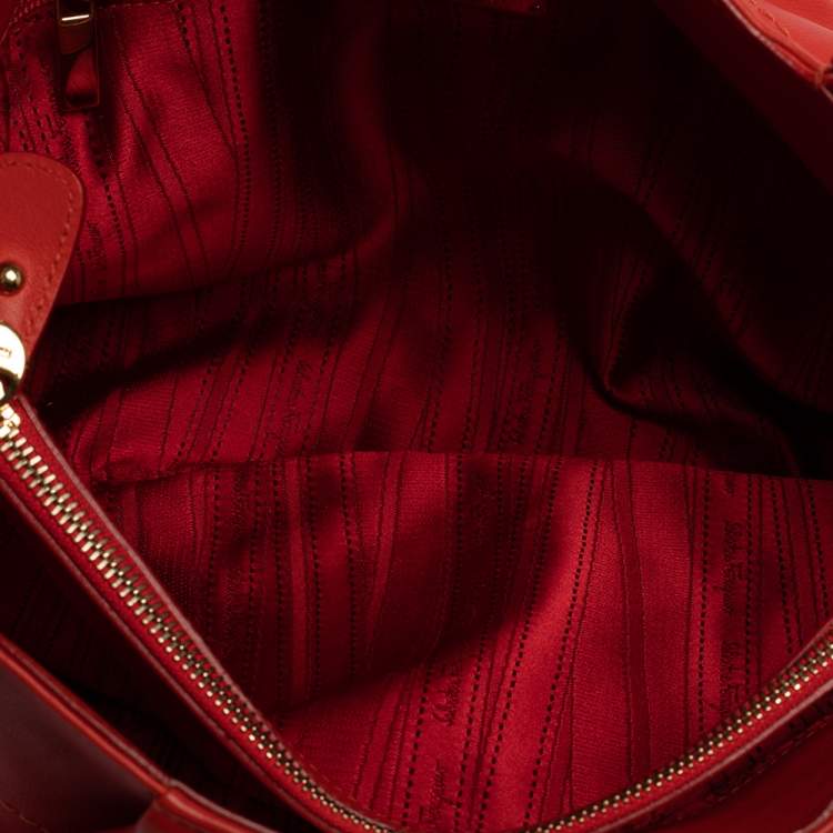Pre Owned Salvatore Ferragamo Red Leather Chain Tote