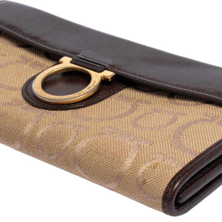 ممل�وكة مسبقًا Salvatore Ferragamo Beige/Brown Gancini Canvas and Leather Continental Wallet
