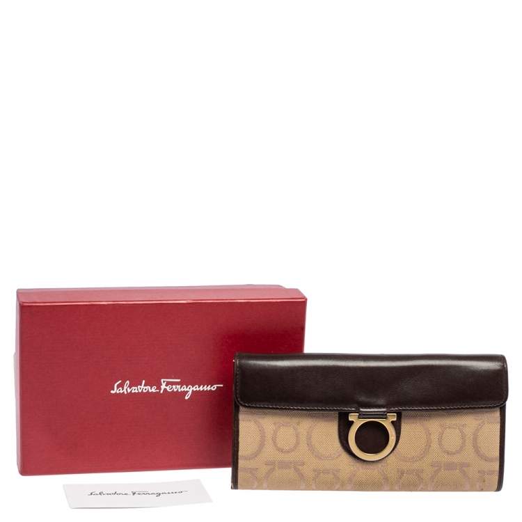 مملوكة مسبقًا Salvatore Ferragamo Beige/Brown Gancini Canvas and Leather Continental Wallet