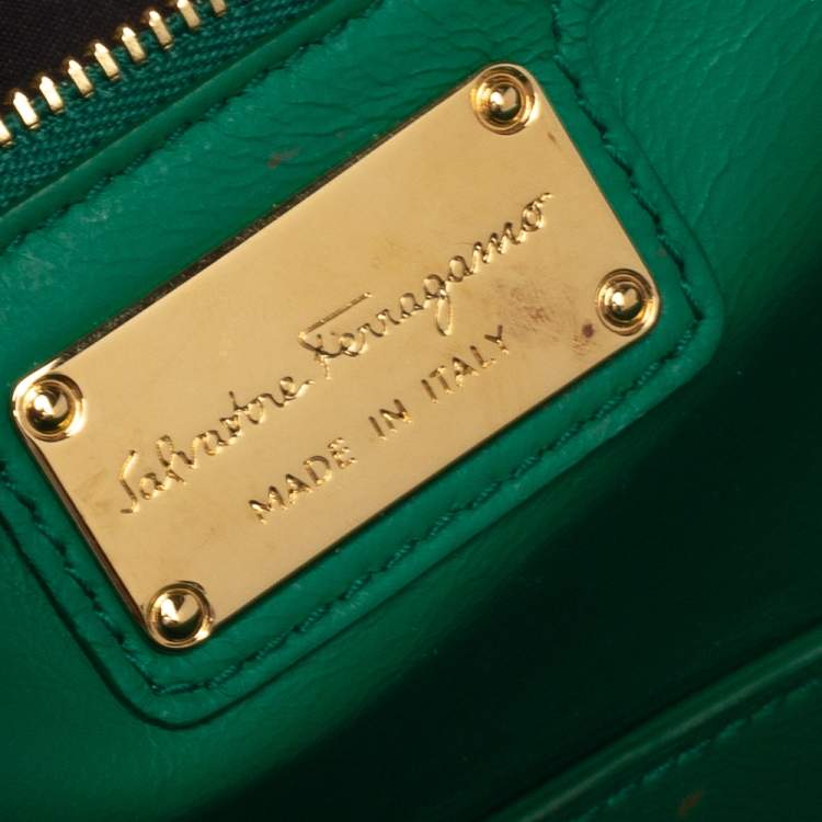 Pre Owned Salvatore Ferragamo Green Vara Zig Zag Suede Medium Ginny Flap Bag
