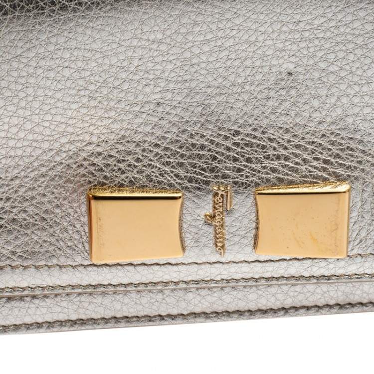 مملوكة مسبقًا Salvatore Ferragamo Metallic Gold Leather Small Ginevra Shoulder Bag