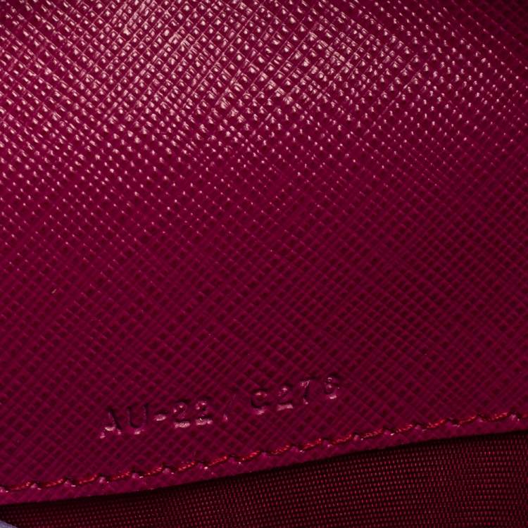 مملوكة مسبقًا Salvatore Ferragamo Fuchsia Leather Gancini Chain Clutch
