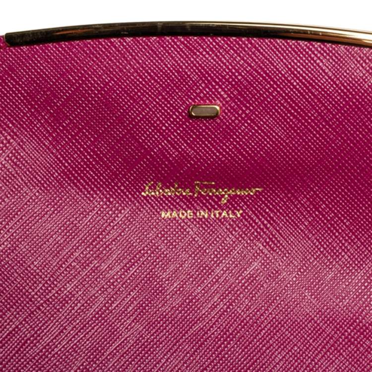 مملوكة مسبقًا Salvatore Ferragamo Fuchsia Leather Gancini Chain Clutch