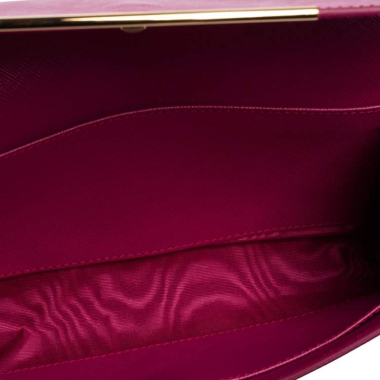 مملوكة مسبقًا Salvatore Ferragamo Fuchsia Leather Gancini Chain Clutch