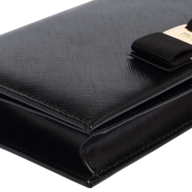 مملوكة مسبقًا Salvatore Ferragamo Black Leather Miss Vara Wallet On Chain
