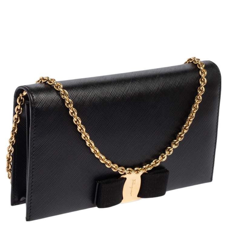مملوكة مسبقًا Salvatore Ferragamo Black Leather Miss Vara Wallet On Chain
