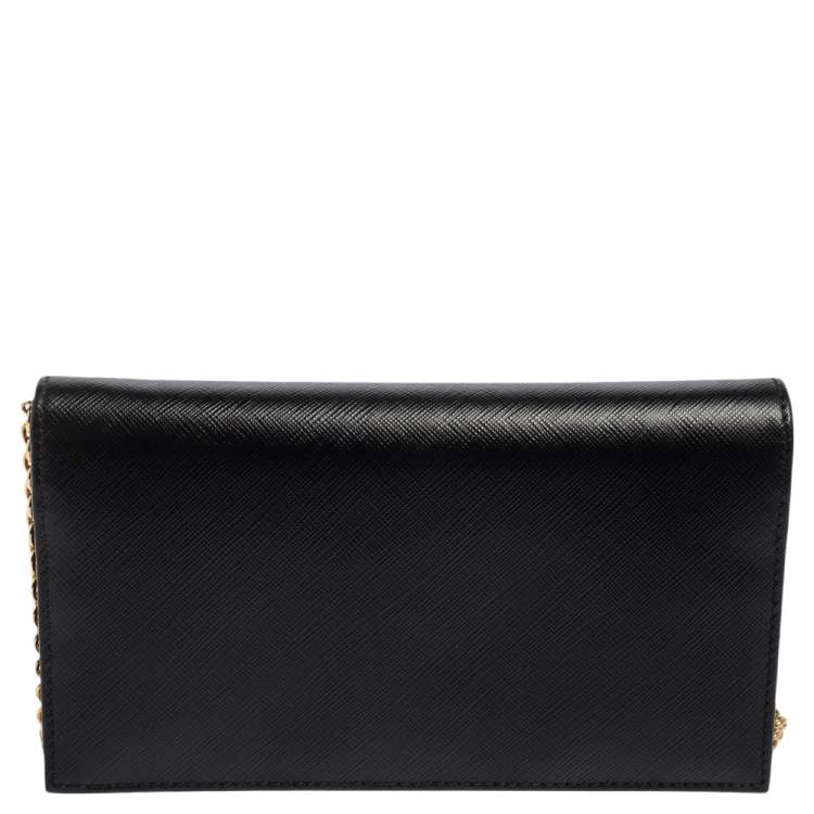 مملوكة مسبقًا Salvatore Ferragamo Black Leather Miss Vara Wallet On Chain