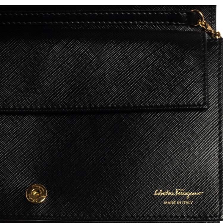 مملوكة مسبقًا Salvatore Ferragamo Black Leather Miss Vara Wallet On Chain