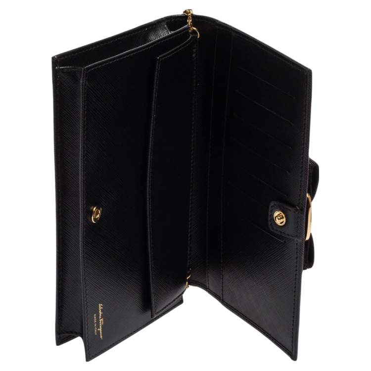 مملوكة مسبقًا Salvatore Ferragamo Black Leather Miss Vara Wallet On Chain