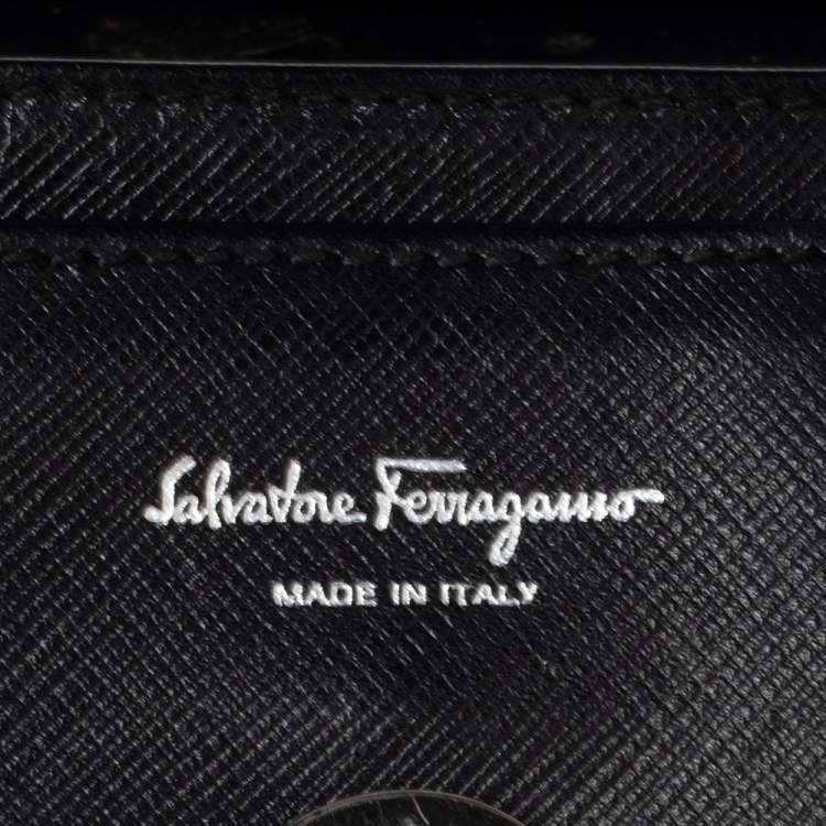 مملوكة مسبقًا Salvatore Ferragamo Black Leather Gancini Clip Continental Wallet