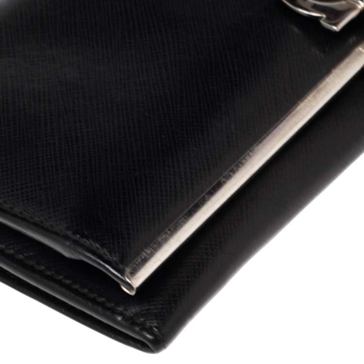 مملوكة مسبقًا Salvatore Ferragamo Black Leather Gancini Clip Continental Wallet