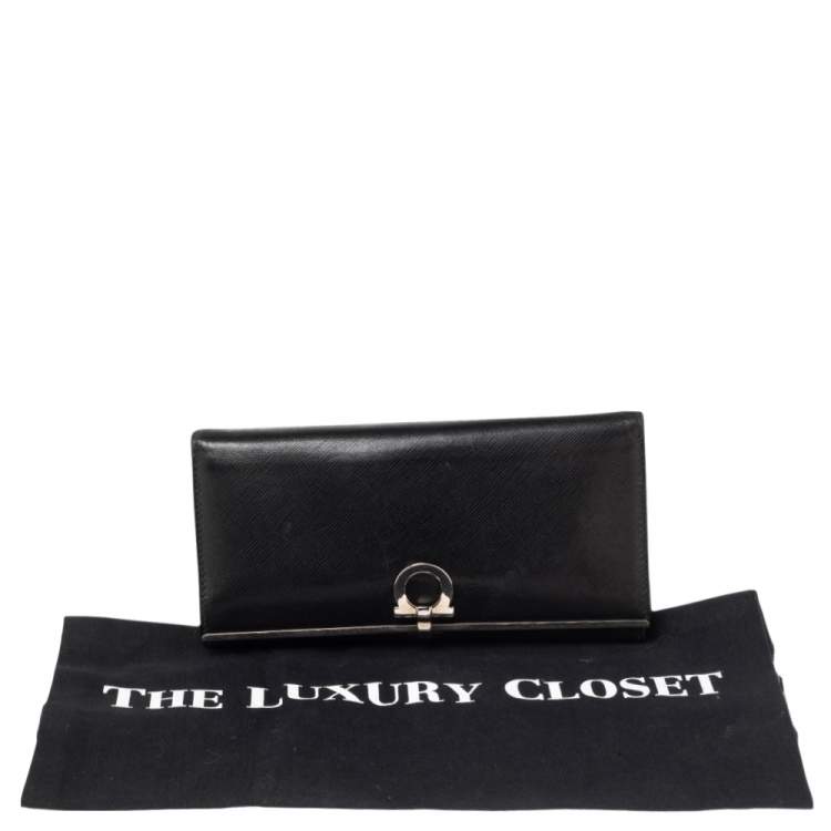مملوكة مسبقًا Salvatore Ferragamo Black Leather Gancini Clip Continental Wallet