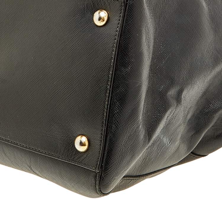Pre Owned Salvatore Ferragamo Black Leather Chain Tote