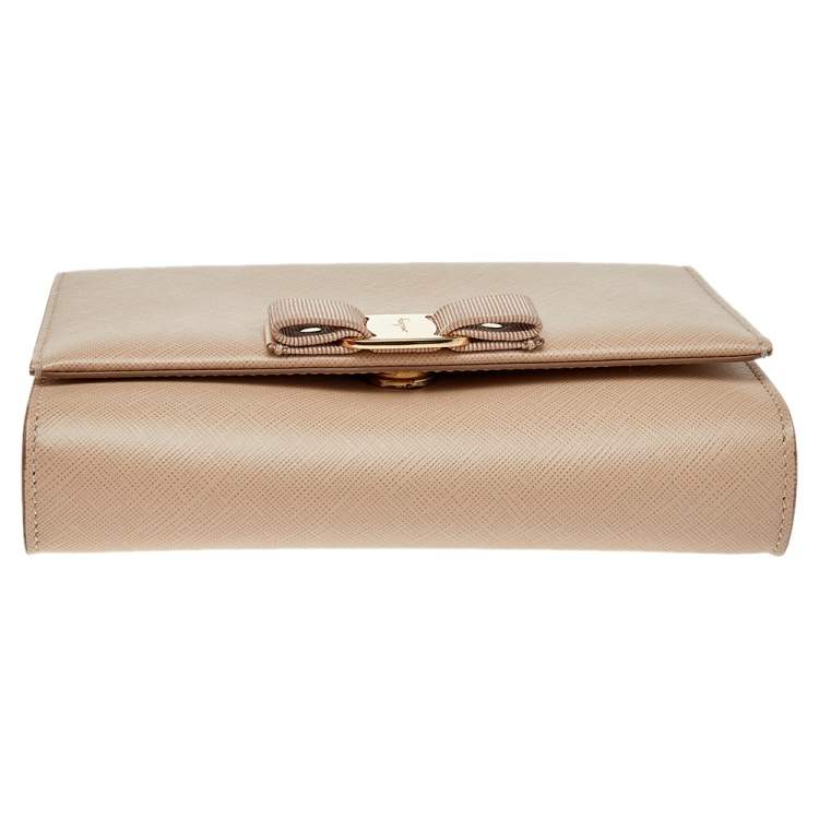 Pre Owned Salvatore Ferragamo Beige Leather Vara Bow Chain Shoulder Bag