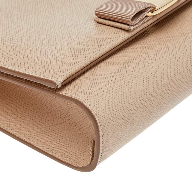 Pre Owned Salvatore Ferragamo Beige Leather Vara Bow Chain Shoulder Bag
