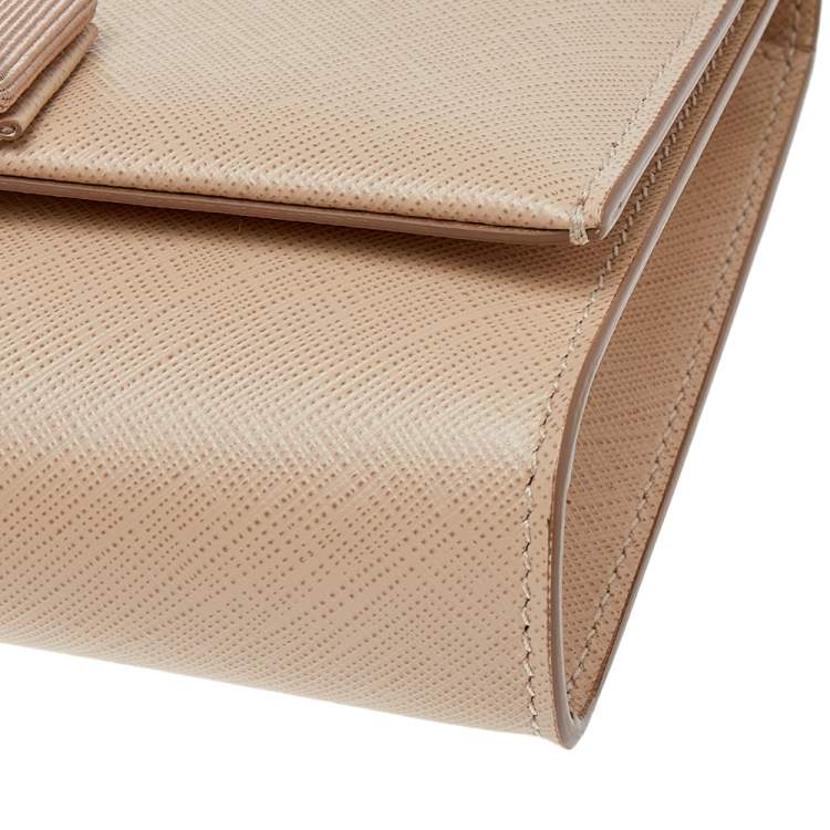 Pre Owned Salvatore Ferragamo Beige Leather Vara Bow Chain Shoulder Bag